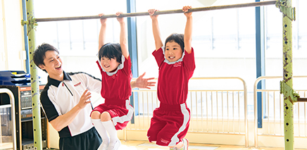 コナミスポーツクラブが長年の指導により蓄積した運動に関するノウハウで、お子さまに正しい運動と運動のコツを指導します。
